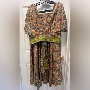 NWOT Women's Floral Paisley Wide Leg Pants with Green Waist Tie Top Set